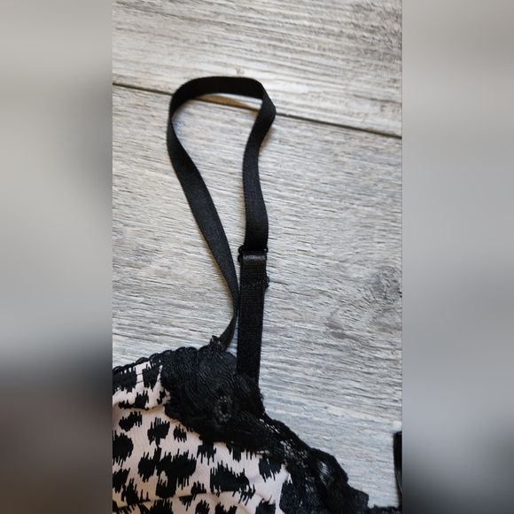 Marilyn Monroe Intimates Animal Print Chemise - Picture 5 of 7